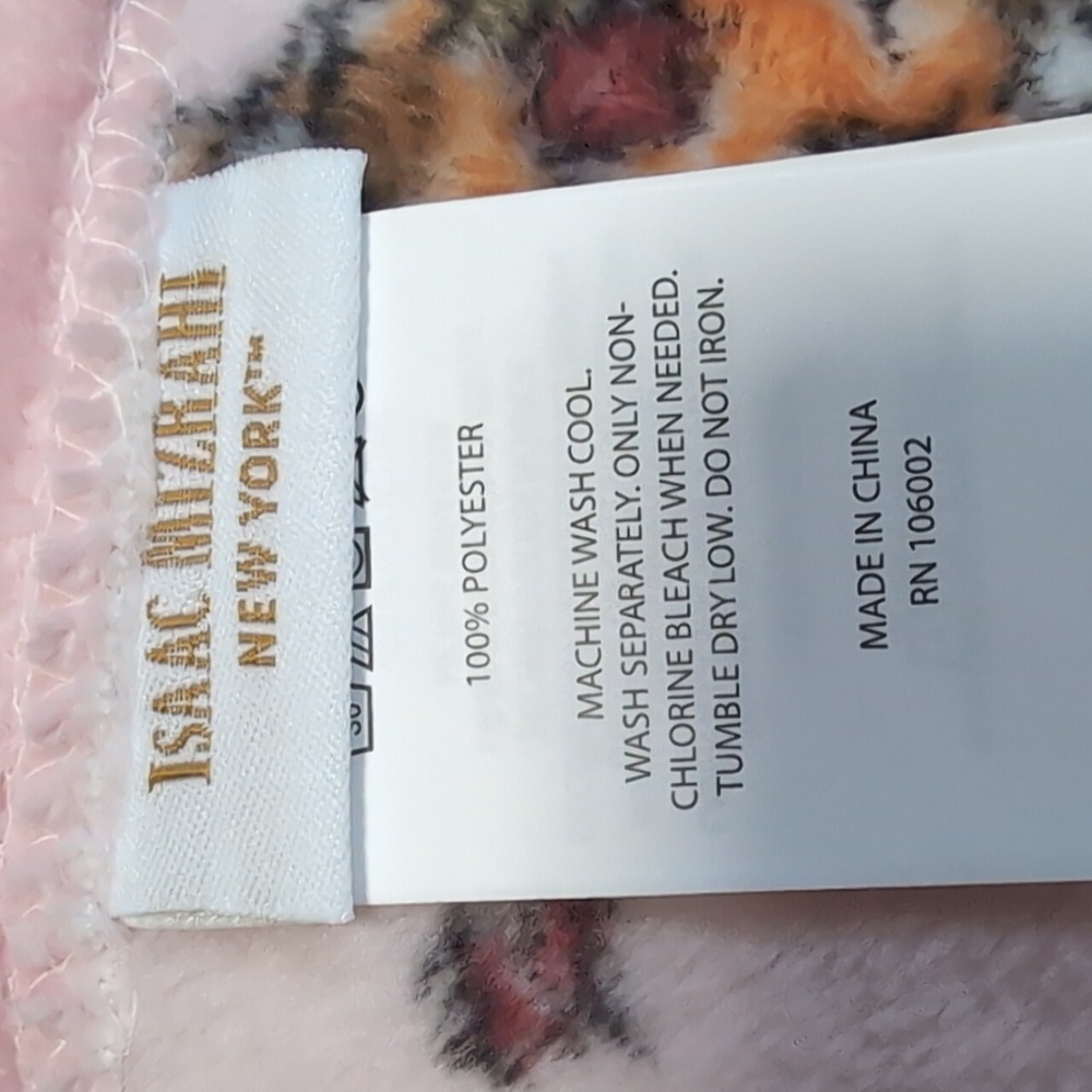 Viral ๐ฅ HTF Isaac Mizrahi Halloween Oversized Ghost Blanket ๐ป - Picture 4 of 4